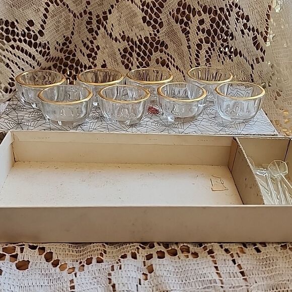 Vintage Gold Tone Rimmed Salt Cellar Set Of 8 With 7 Spoons - Picture 9 of 9